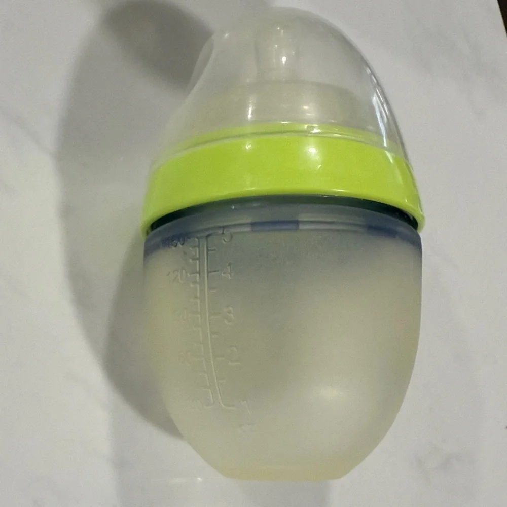 Comotomo Silicone Baby Bottles with Green Accents - Picture 5 of 5